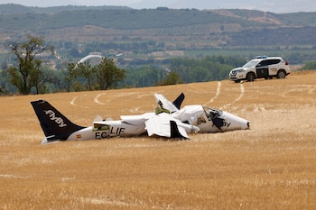 La avioneta estrellada en Viana, Navarra. (EFE / Raquel Manzanares)