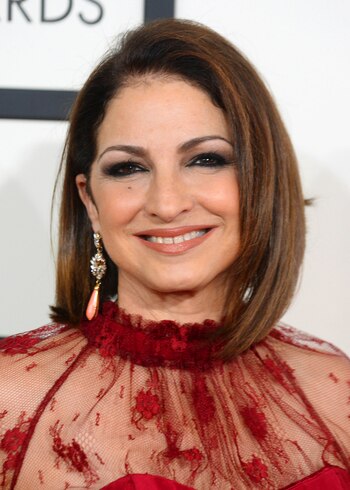 ARCHIVO - Gloria Estefan llega