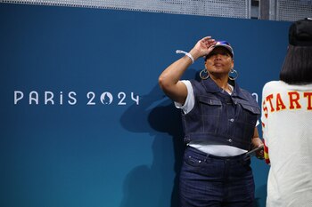 Queen Latifah en el partido de basquetbol de Estados Unidos y Serbia REUTERS/Brian Snyder