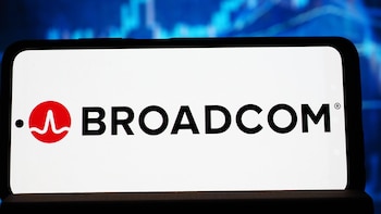Las acciones de Broadcom se desploman casi un 14% tras no cumplir expectativas en el negocio de la IA