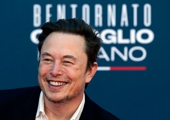 Elon Musk también aparece en