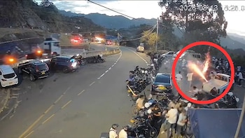 Fuerte incendio forestal en La Vega, Cundinamarca: un volador lanzado durante un sepelio habría sido el responsable