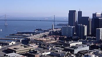 Descubre cuáles son las estaciones donde puedes tomar el BART en San Francisco con dirección al Oakland Alameda Coliseum.