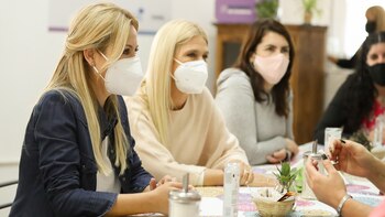 La primera dama junto a