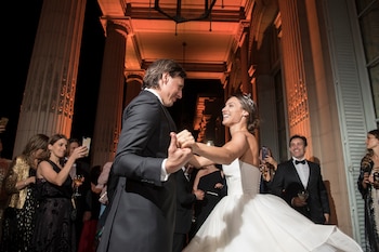 Los novios bailan el vals