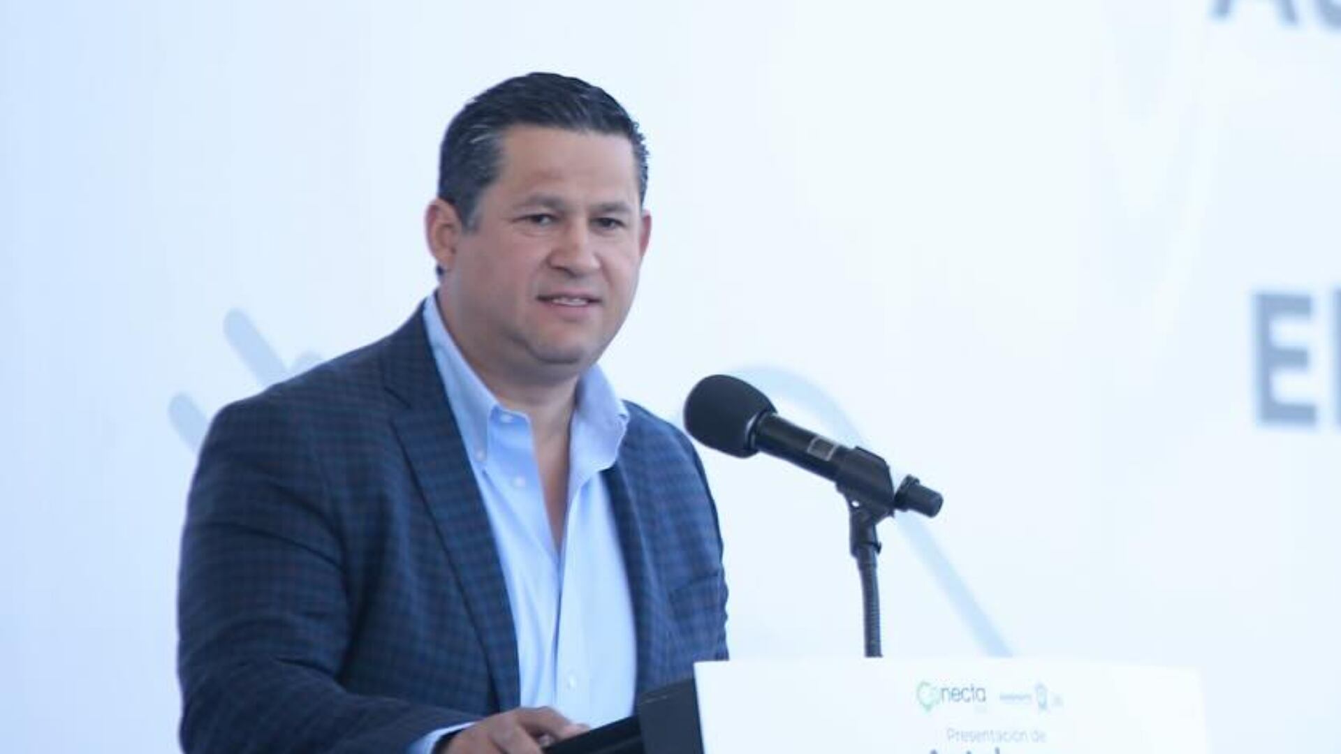 El presidente López Obrador advirtió que Guanajuato ya se le salió de control al mandatario. Foto: Facebook/Diego Sinhue