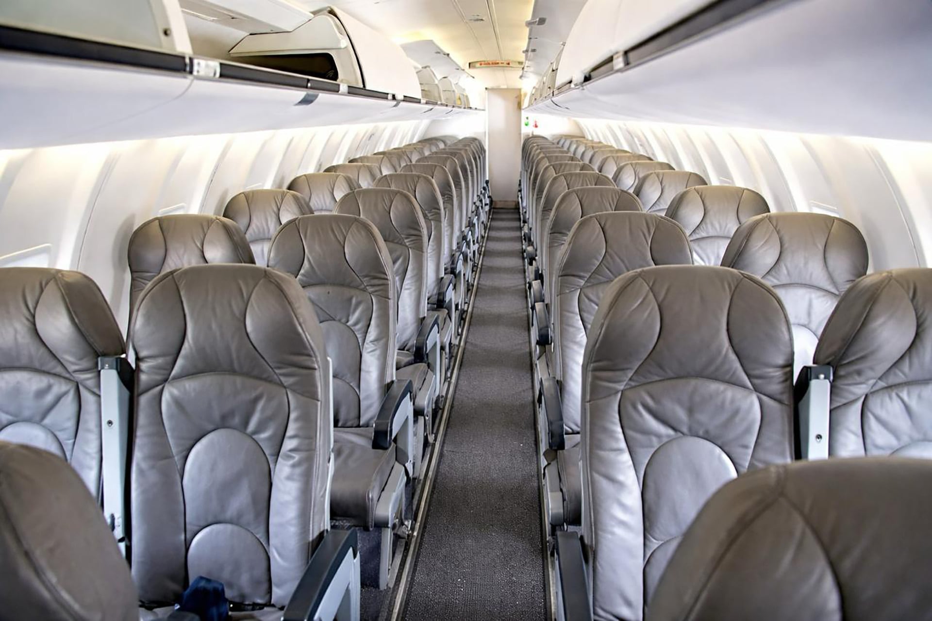 La flota para cubrir los corredores iniciales utiliza aeronaves Bombardier CRJ-200 LR con capacidad para 50 pasajeros.
