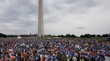 Miles de personas se movilizan