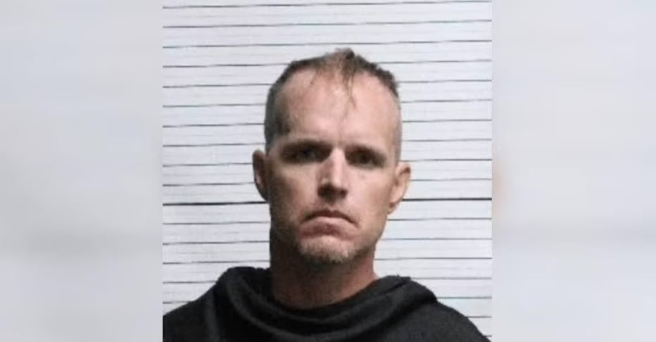 Nigel Max Edge sirvió como francotirador en el Cuerpo de Marines y conserva un fragmento de bala en el cráneo desde la guerra de Iraq (Brunswick County Sheriff