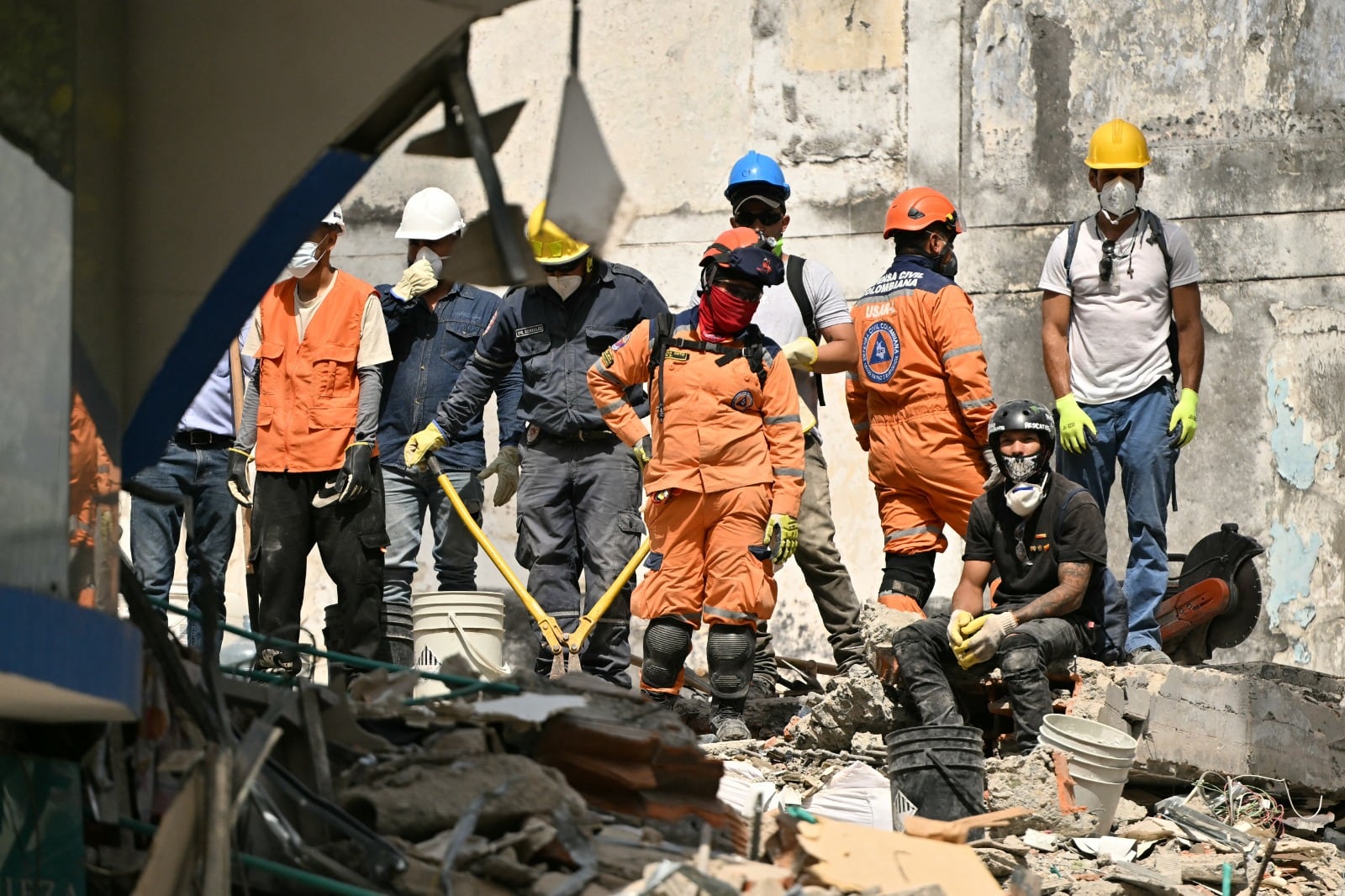 Medicina Legal avanza en la identificación de víctimas del terremoto en Colombia