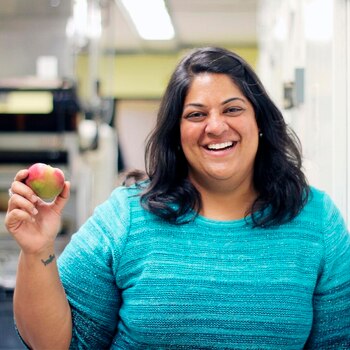 Joshna Maharaj utiliza la cocina