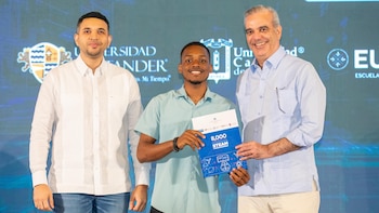 Apertura de 8,000 becas transforman