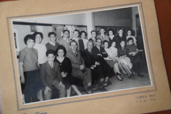 Una infancia compartida, décadas de distancia y un reencuentro en el voluntariado de AMIA: la historia de Eugenia y Sara