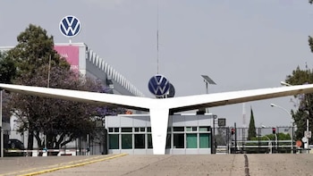 Volkswagen logra evitar que estalle la huelga en su planta de Puebla tras llegar a un acuerdo preliminar con el sindicato