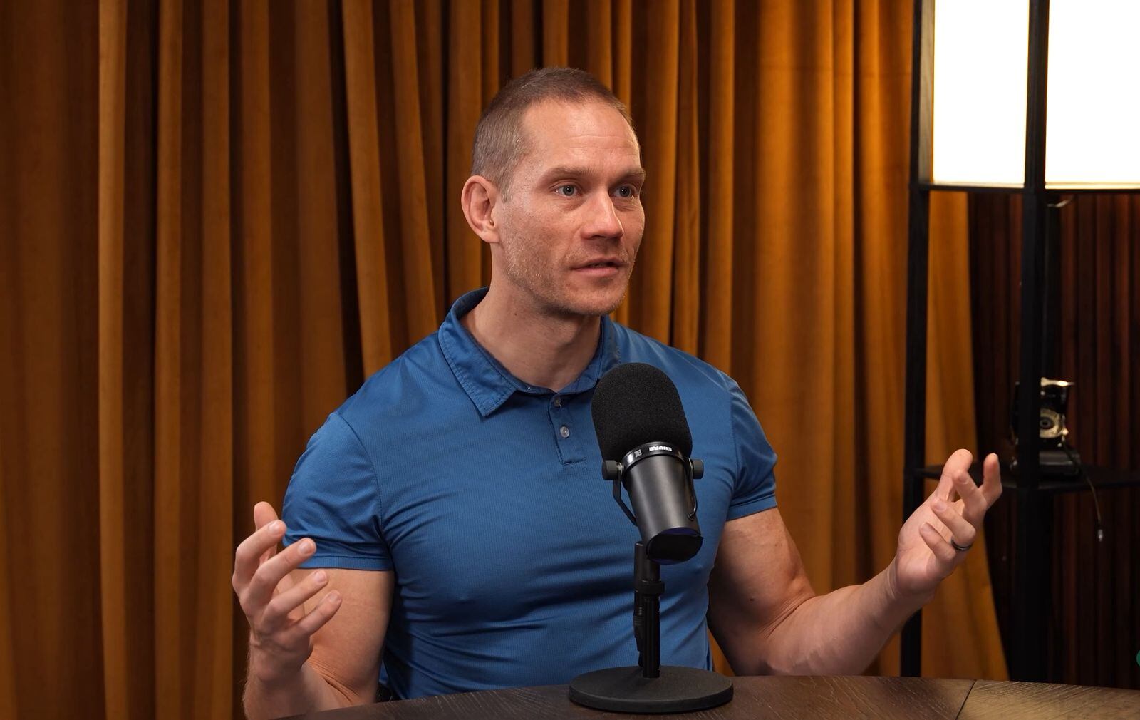 El modelo de las 'tres S': estímulo cognitivo, suministro de nutrientes y apoyo emocional, es fundamental para mantener la neuroplasticidad y prevenir el desgaste cerebral, según el Dr. Wood (Captura de video: YouTube/The Neuro Experience)