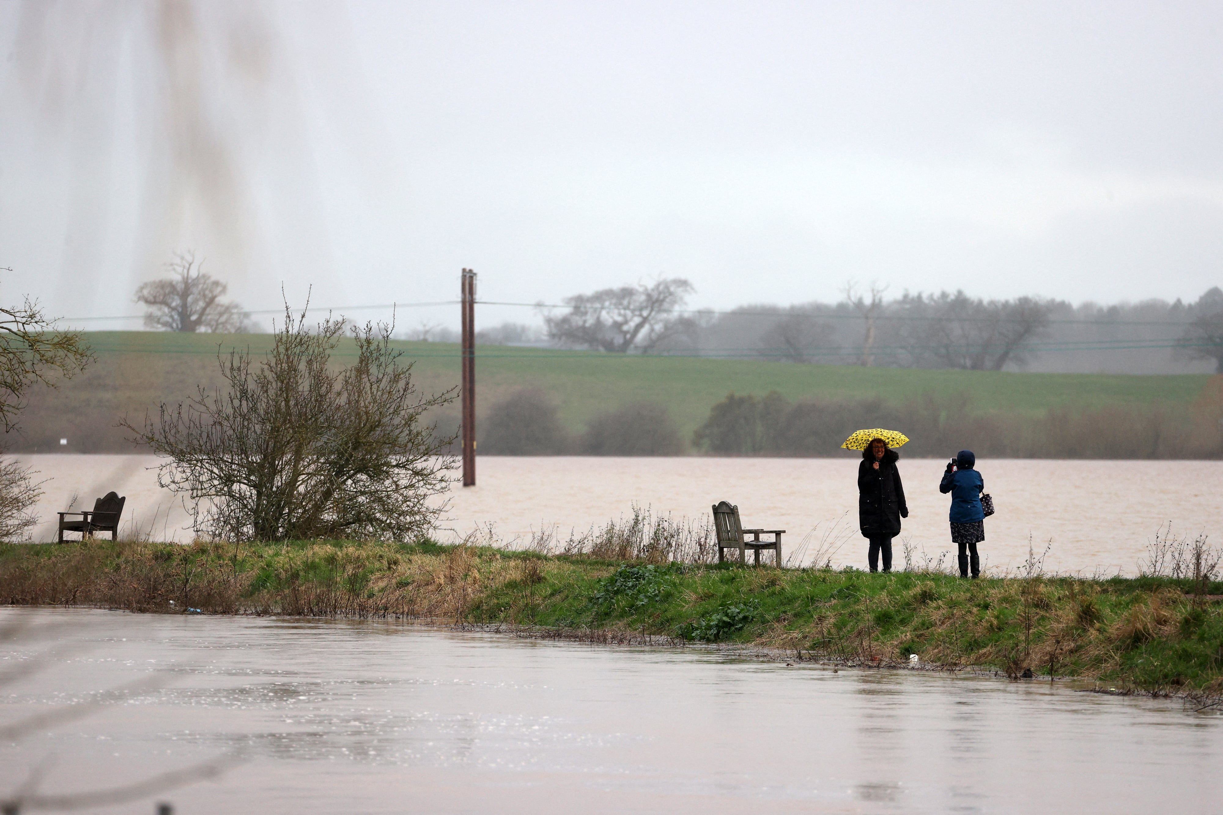El Niño amenaza con convertir el invierno en Reino Unido en especialmente duro, con fuertes lluvias y tormentas que podrían provocar inundaciones. (Adrian Dennis/AFP)