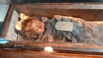 El misterio de Rosalía, “la momia más linda del mundo”: la niña de dos años con el cuerpo intacto que parece abrir los ojos