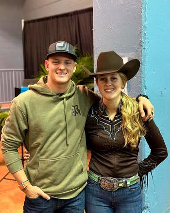 Con su hermana Gina-María (@mickschumacher)