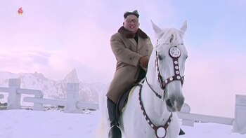 Kim montando arriba del "mítico"