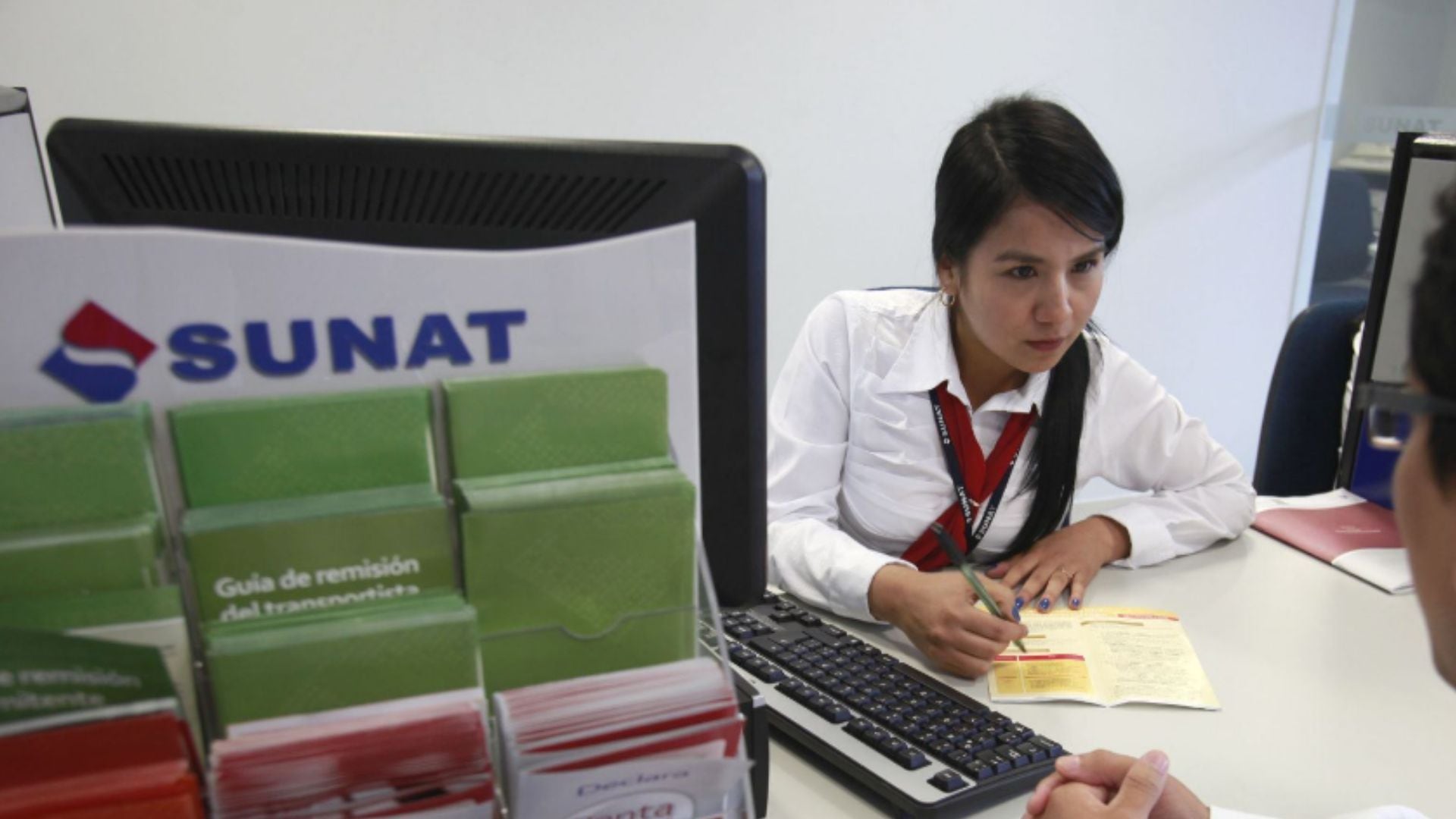 La Sunat se encarga de supervisar qué objetos ingresan por el Aeropuerto Jorge Chavez. Foto: Andina