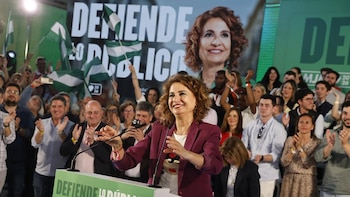 Montero afirma que el PP-A "confunde estabilidad con resignación" y llama a apostar por lo público con el PSOE-A