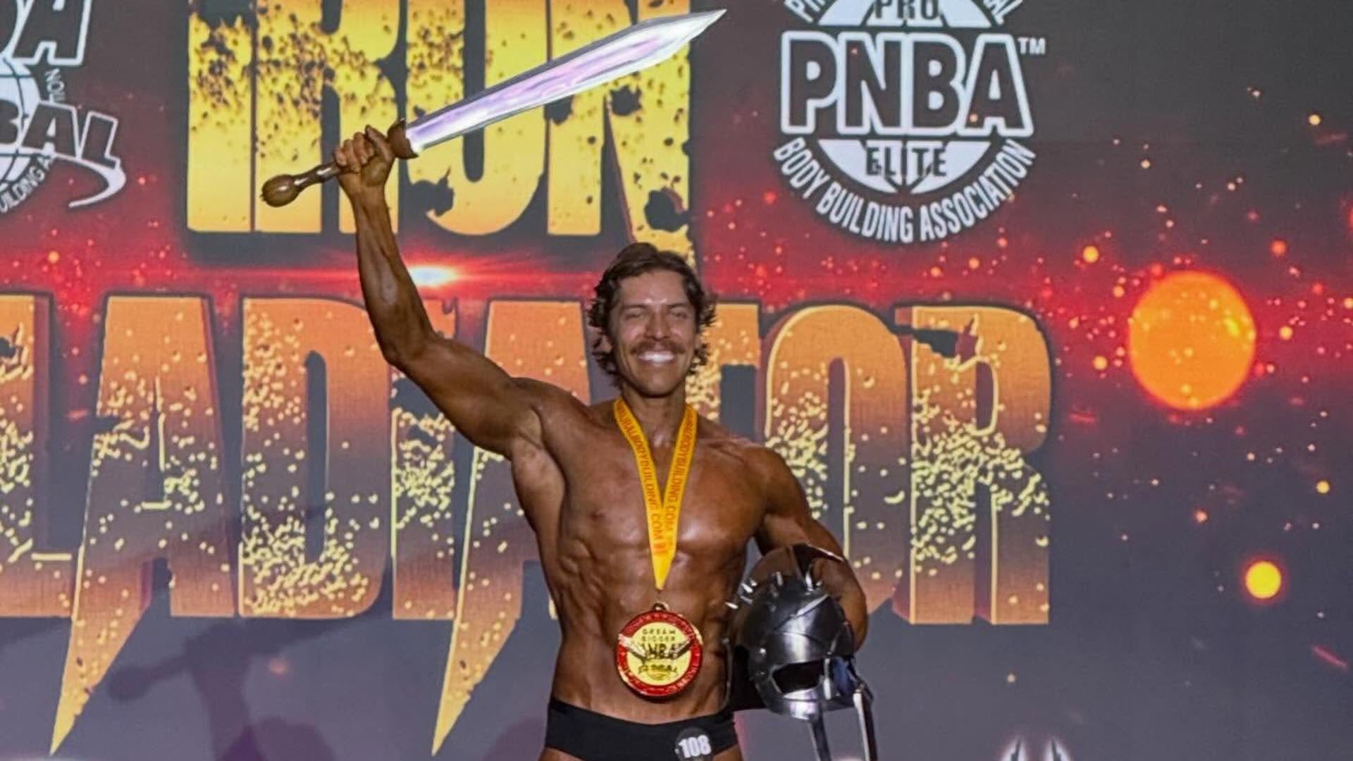 La apuesta de Joe Baena por el culturismo natural en Gold’s Gym Venice Beach inspiró una transformación colectiva hacia hábitos saludables y positivos