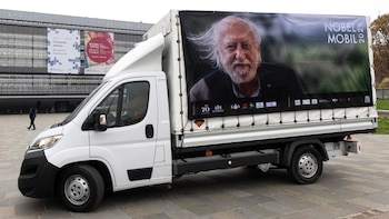 Un Nobel sobre ruedas: cientos