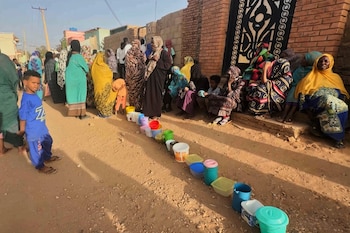 Sudaneses esperan recoger los alimentos (REUTERS/El Tayeb Siddig To match Special Report SUDAN)