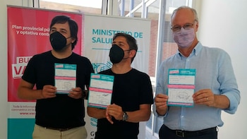 Axel Kicillof junto a los