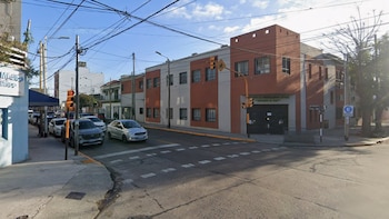 Robaron una camioneta y embistieron