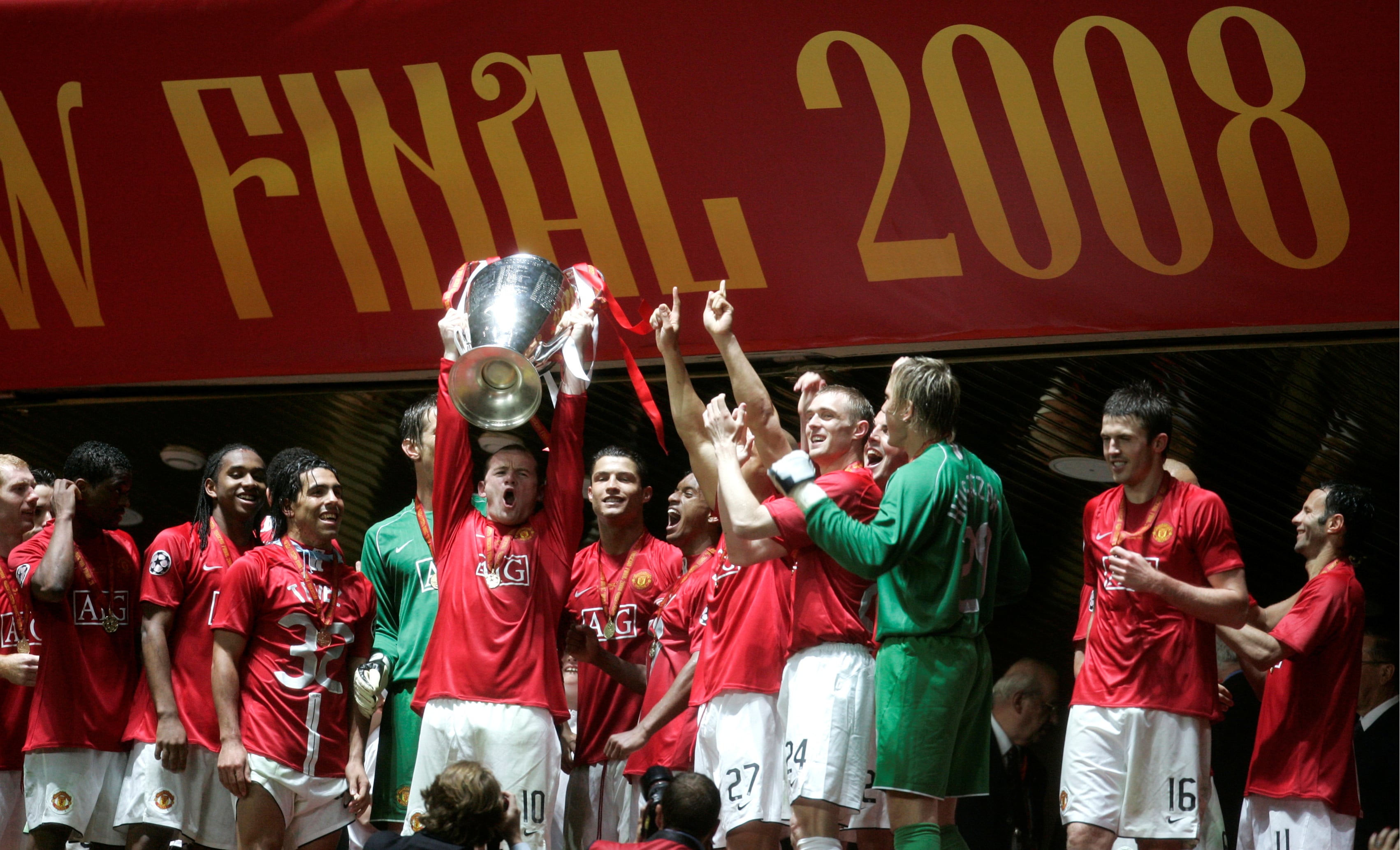 Ferguson extendió su ciclo en United hasta 2013, en el medio, ganó su segunda Champions League en 2008 (REUTERS/John Sibley/File Photo)