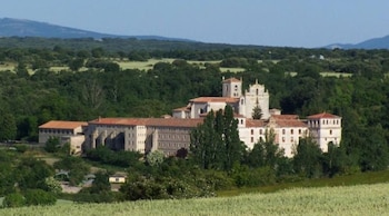 El Monasterio de San Pedro de Cardeña, a 12 kilómetros de la ciudad de Burgos.