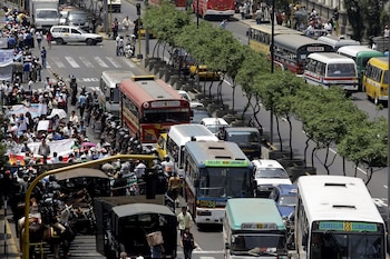 Se instalarán bolardos metálicos y