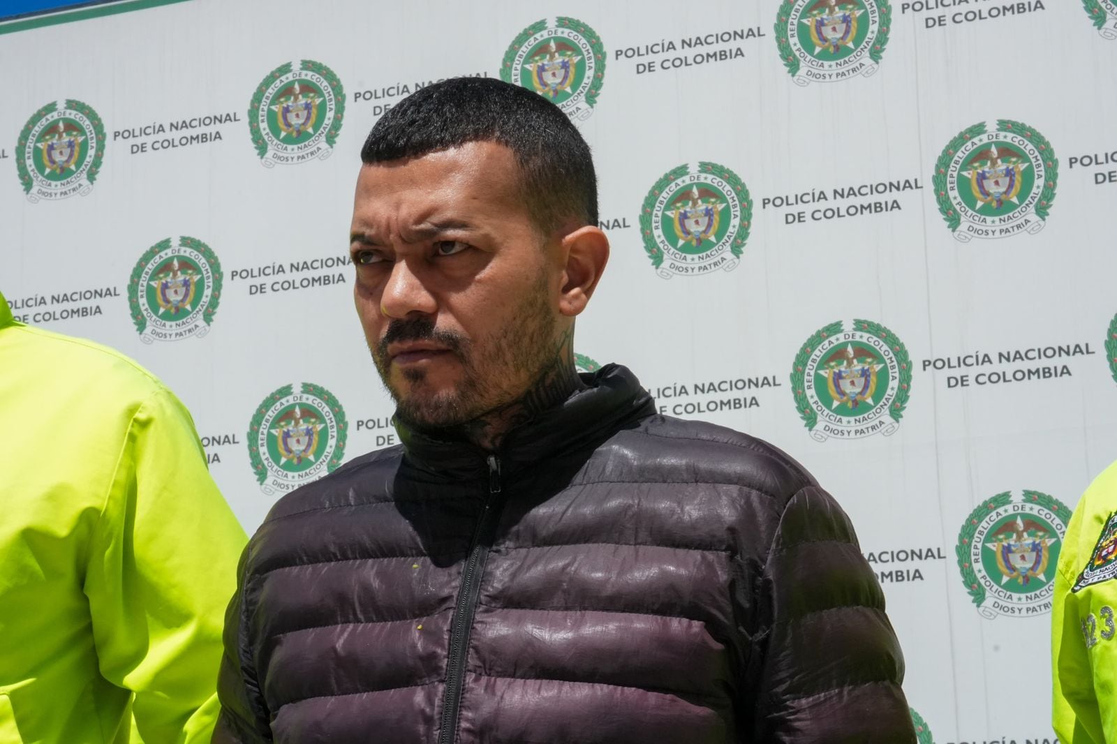 Alias El Costeño, presunto autor intelectual del atentado contra el senador Miguel Uribe Turbay, durante su captura en la localidad de Engativá, Bogotá - crédito Policía Nacional