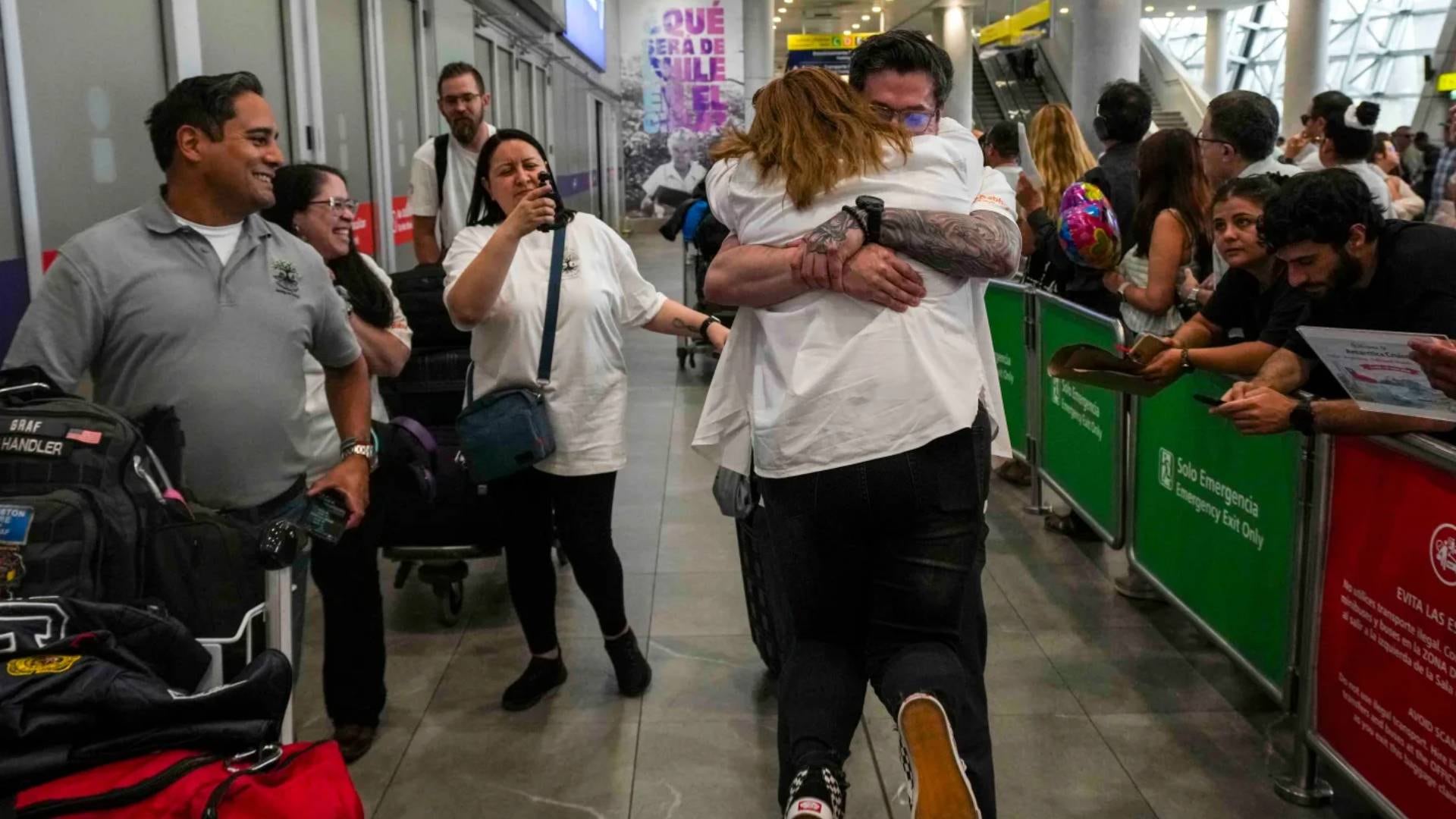 ONG como Connecting Roots y Grafting Hope asisten a víctimas de adopciones ilegales y luchan por el reconocimiento y la reparación de sus derechos (AP)