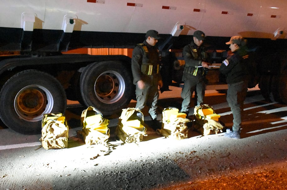 Encontraron casi 400 kilos de cocaína en camiones cisterna en Santa Fe: imputaron a dos choferes y un acompañante