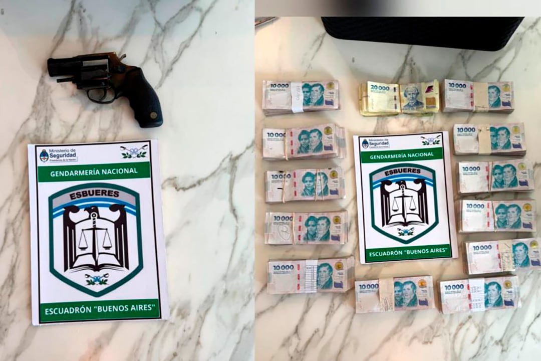 Un revólver y dinero secuestrados en uno de los allanamientos