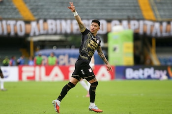 Emmanuel Olivera celebrando uno de los goles con Independiente Santa Fe ante Inter de Bogotá - crédito Colprensa