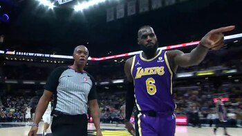 El violento comentario de los fanáticos que habría enfurecido a LeBron James en pleno partido de NBA