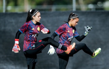 Luisa Agudelo juega en el