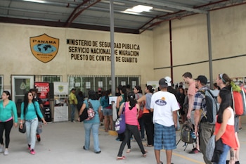 El protocolo aplica en los principales puestos de control migratorio terrestre del país, como Paso Canoas y Guabito, considerados puntos clave para la supervisión del flujo migratorio en las fronteras de Panamá. Tomada de Migración