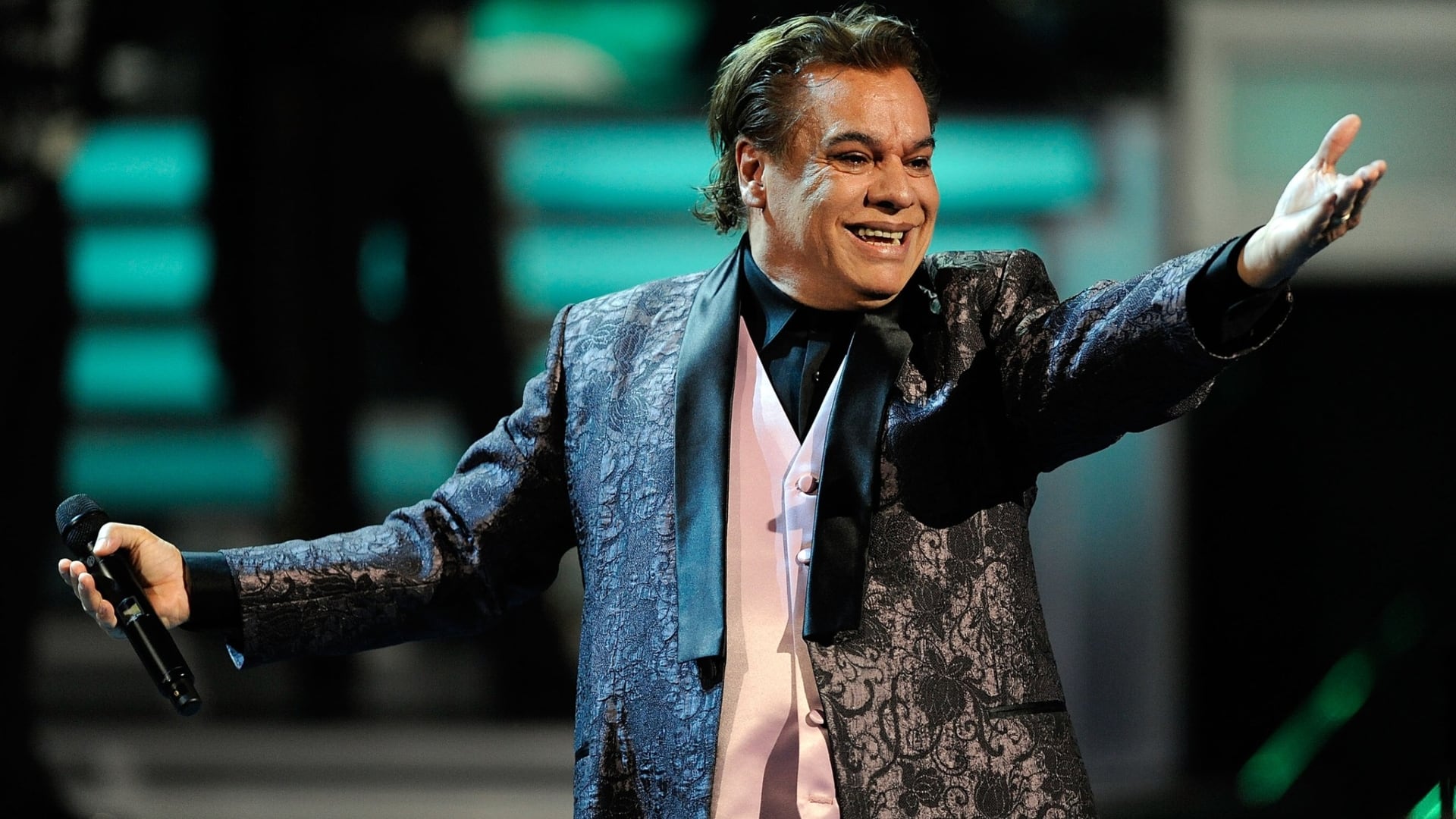 Además de cantante, consagró su legado siendo compositor Foto: Juan Gabriel, FB