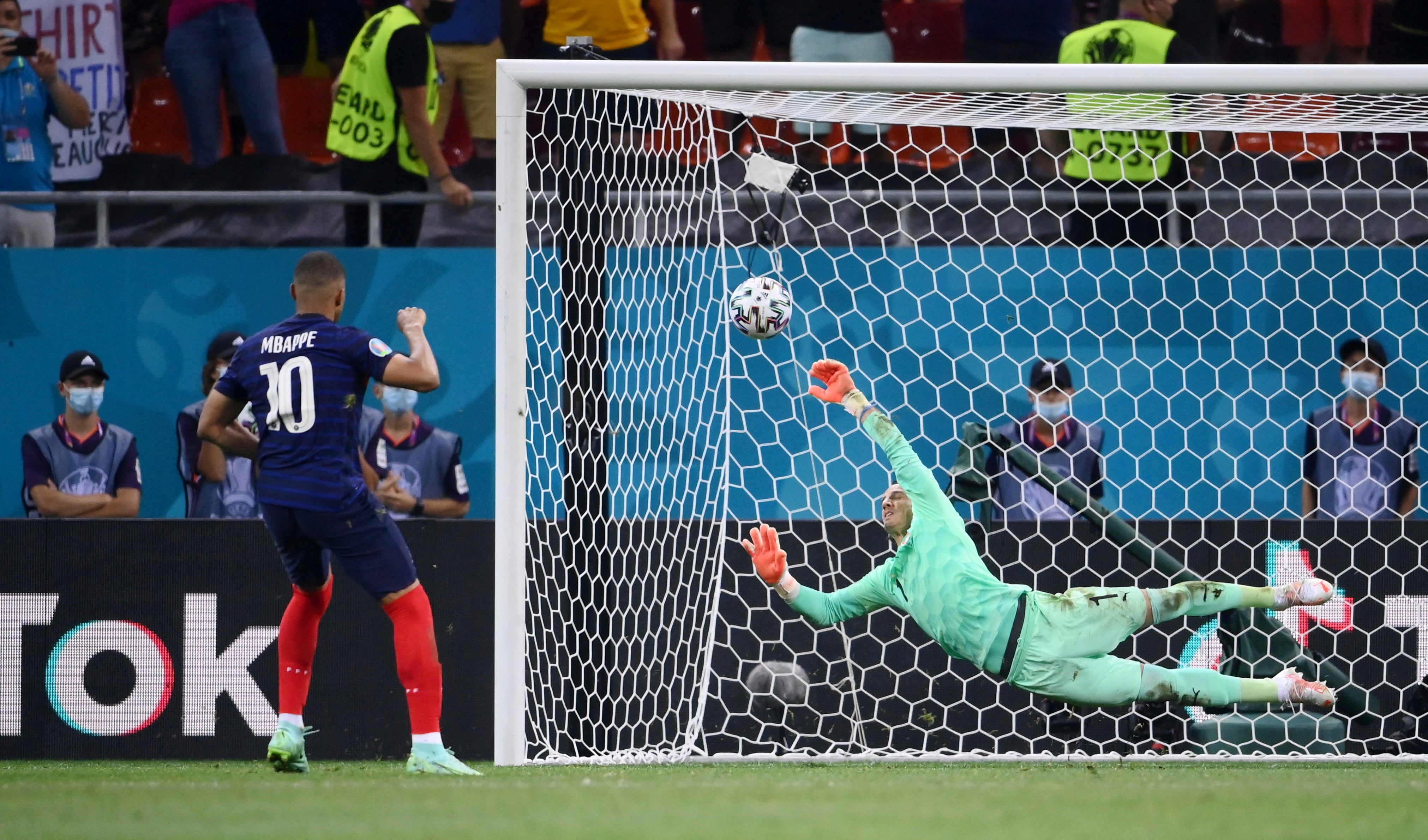El capitán francés no lamentó el penal fallado ante Suiza, sino el clima interno que rodeó a Francia durante ese torneo (REUTERS)