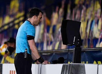 El VAR se implementó a principios de 2019 en México (Foto: REUTERS/Pablo Morano)