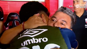 El sentido abrazo entre Enzo