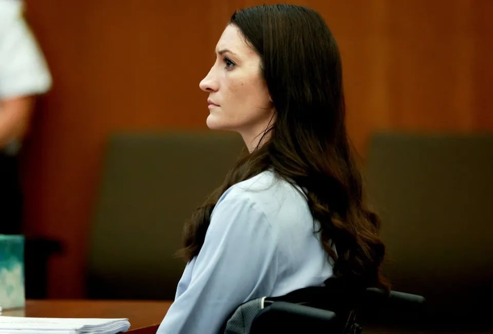 La defensa sostiene que Lindsay Clancy atravesó un cuadro de psicosis posparto, un diagnóstico avalado por psiquiatras y psicólogos que declararon en el juicio (Reuters)