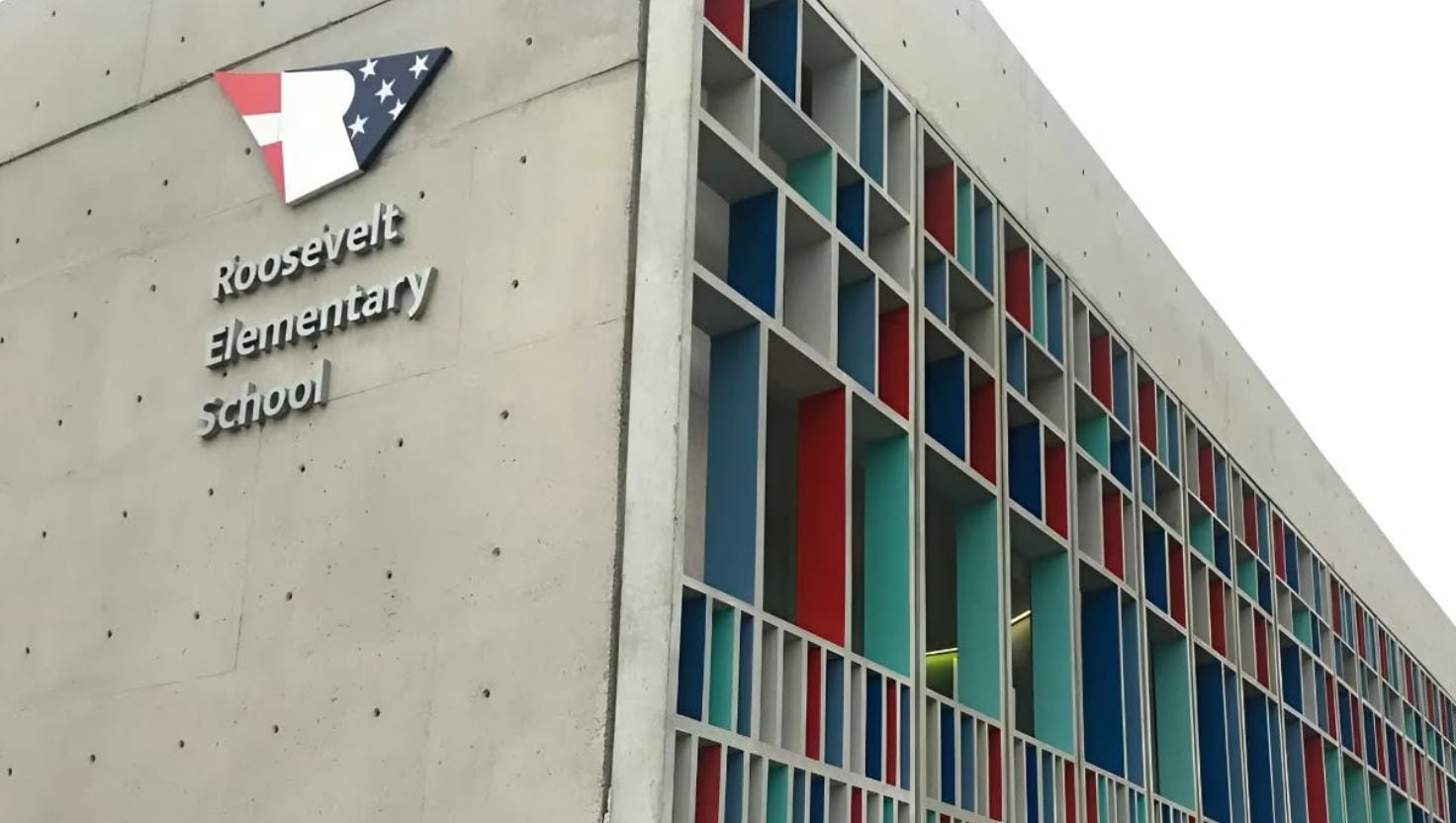 Colegio Rossevelt fue sancionado en noviembre por libros