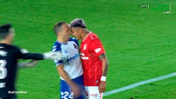 Julián Araujo recibió dura sanción