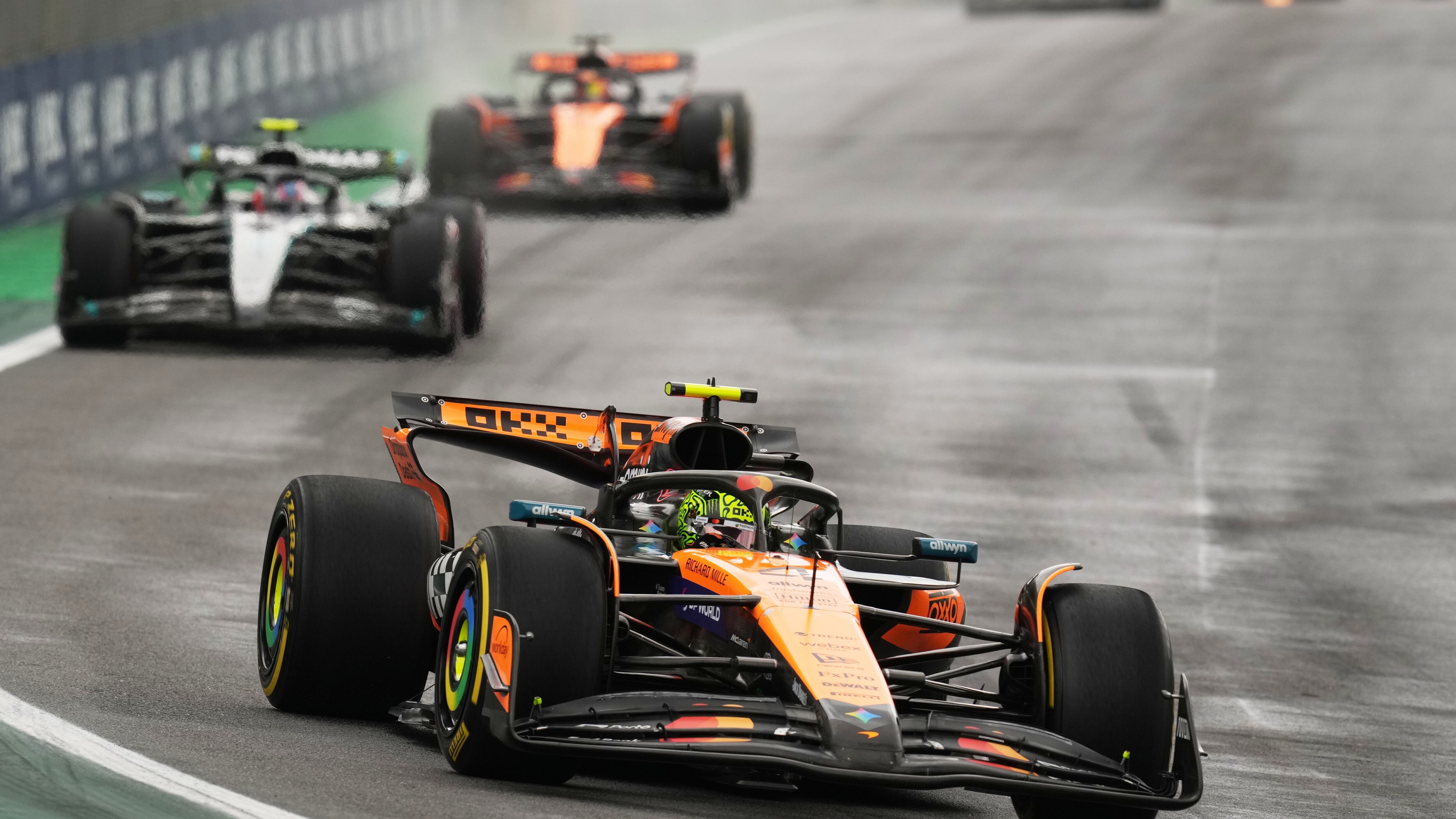 Lando Norris ganó en Interlagos y lidera la F1. En la tabla de pilotos lo siguen Oscar Piastri, su cumpañero en McLaren, y Max Verstappen (Red Bull) (AP Photo/Andre Penner)