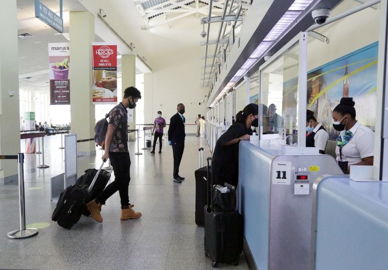 Los pasajeros afrontaron gastos adicionales de alojamiento, alimentación, traslados internos y nuevos pasajes desde Cancún para poder volver a la Argentina. (Foto de archivo: REUTERS/Andrea De Silva)